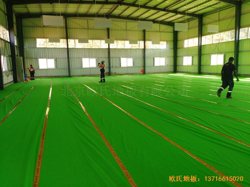 巴布亚新几内亚羽毛球馆体育地板铺装案例2