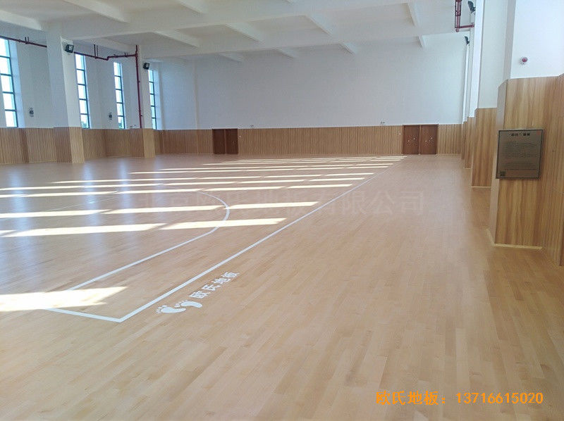 广州南沙区珠江中学篮球馆运动地板铺设案例4